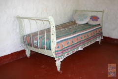 antique-metal-bed