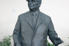statue-in-bronze